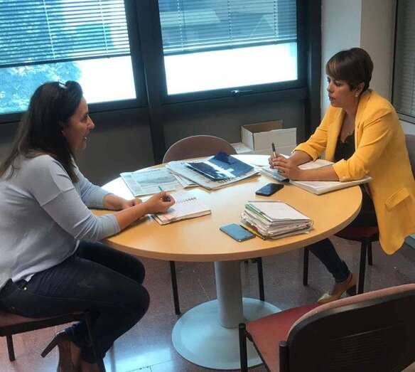 Reunión de la concejala Lidía Mejías con Minerva Alonso (Foto TA)